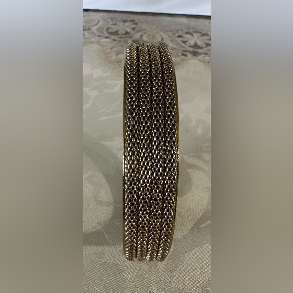 Vintage Elegant Gold Mesh Bracelet - Picture 2 of 4